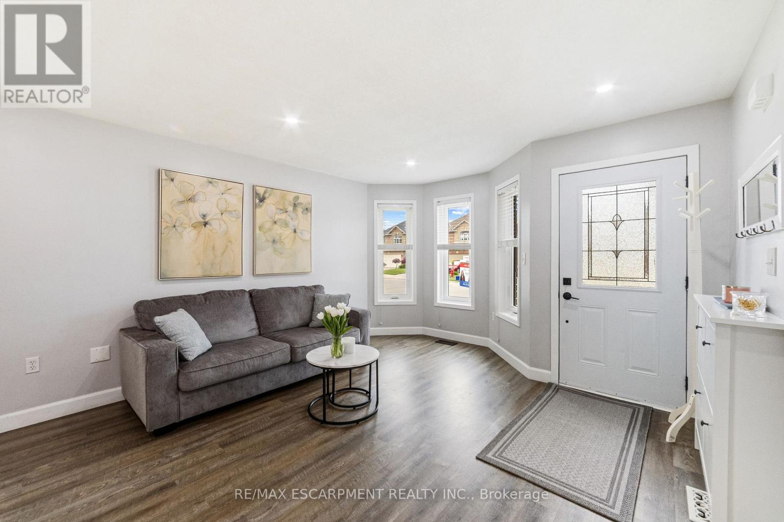 29 Briarose Place, Hamilton (Mountview), Ontario  L9C 7V2 - Photo 4 - X12179019
