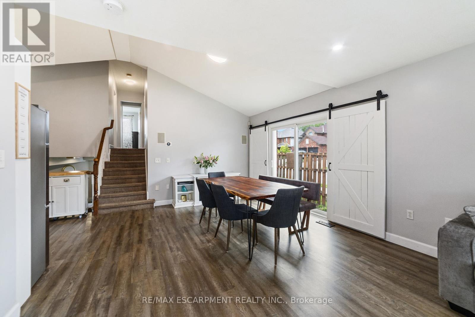 29 Briarose Place, Hamilton, Ontario  L9C 7V2 - Photo 7 - X12179019