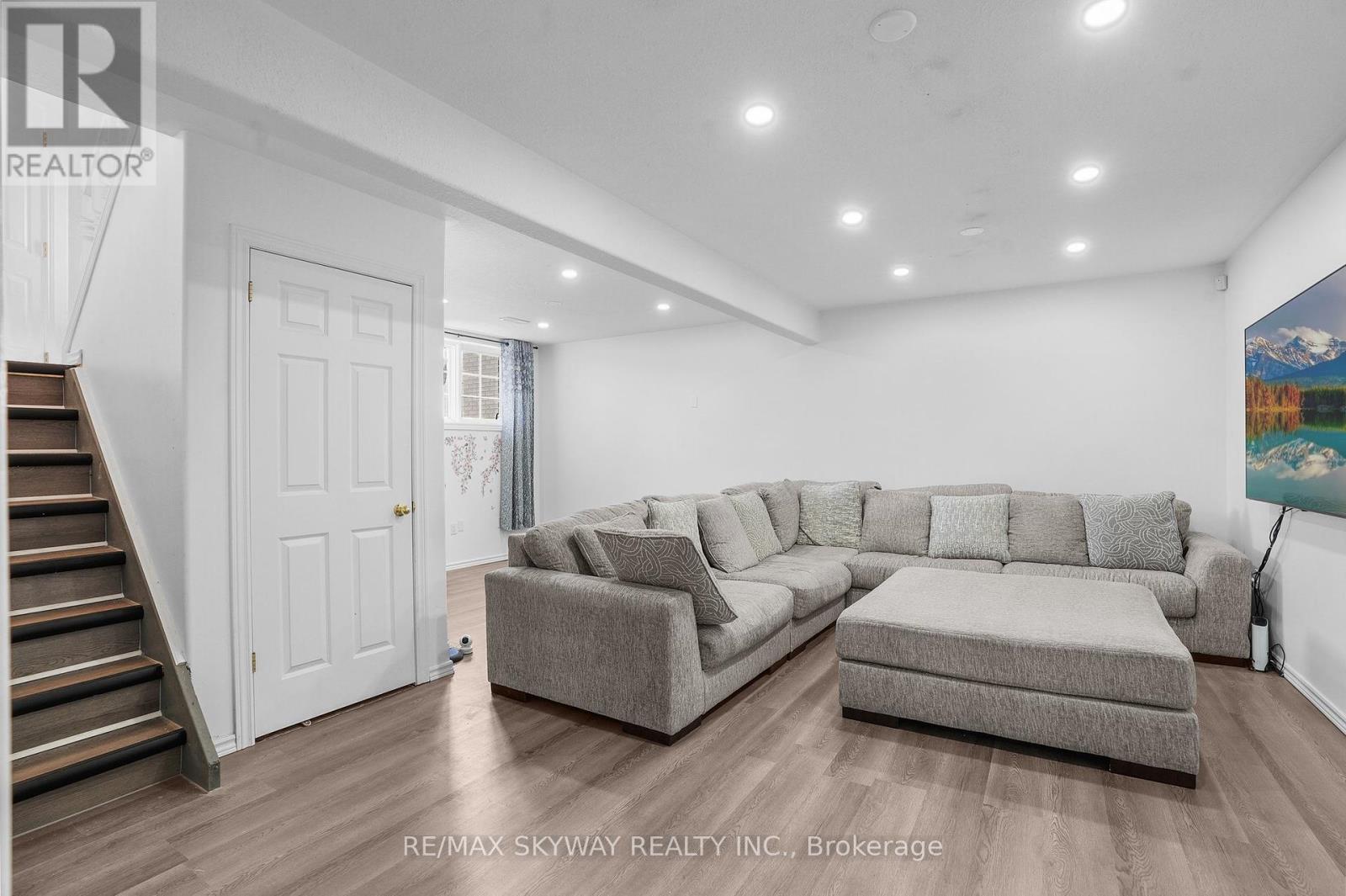 8 Bradley Lane, Brantford, Ontario  N3T 6R5 - Photo 15 - X12179065