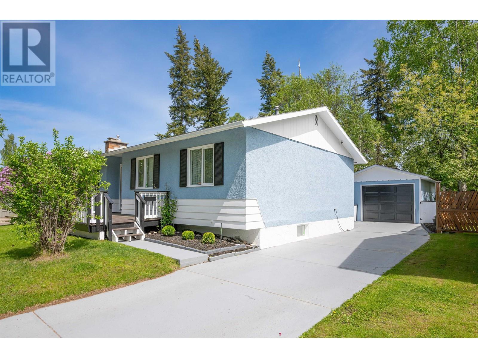 Property at 2486 ABBOTT CRESCENT image 2