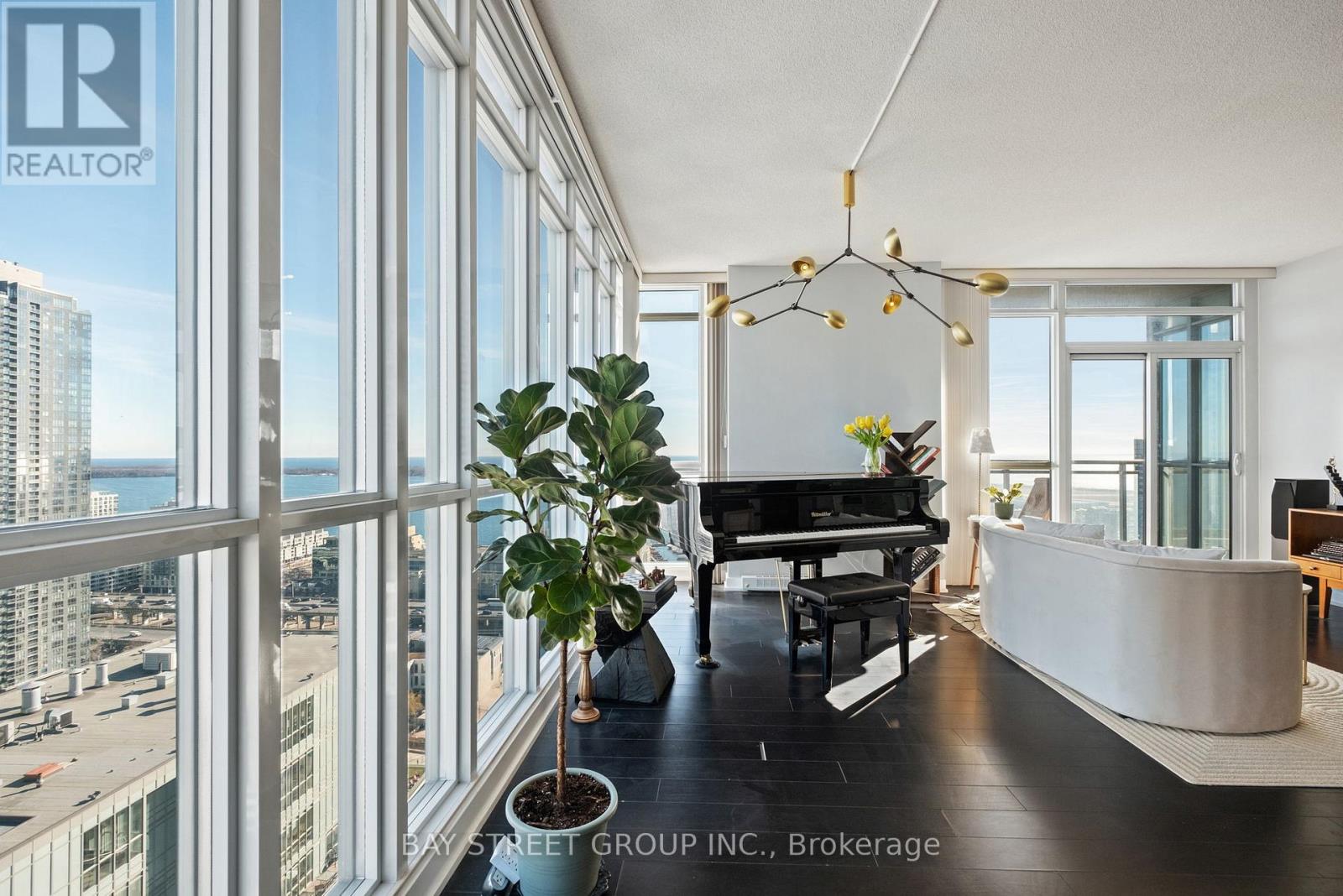 3206 - 15 Iceboat Terrace, Toronto, Ontario  M5V 4A5 - Photo 6 - C12179084