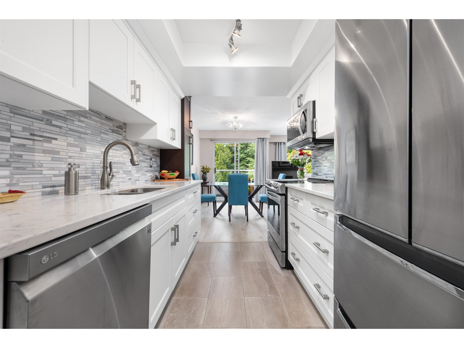 305 15010 Roper Avenue, White Rock, British Columbia  V4B 5A9 - Photo 12 - R3008332