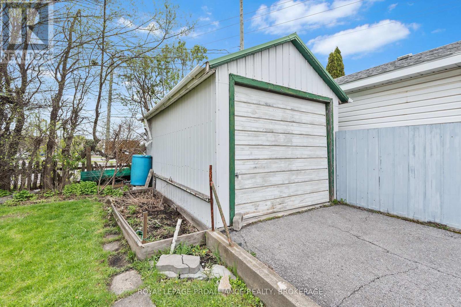 20 Drayton Avenue, Kingston (East Of Sir John A. Blvd), Ontario  K7K 4X6 - Photo 35 - X12179234