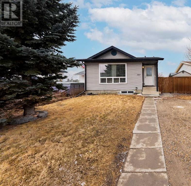1607 Summerfield Boulevard Se, Airdrie, Alberta  T4B 1C7 - Photo 2 - A2203883