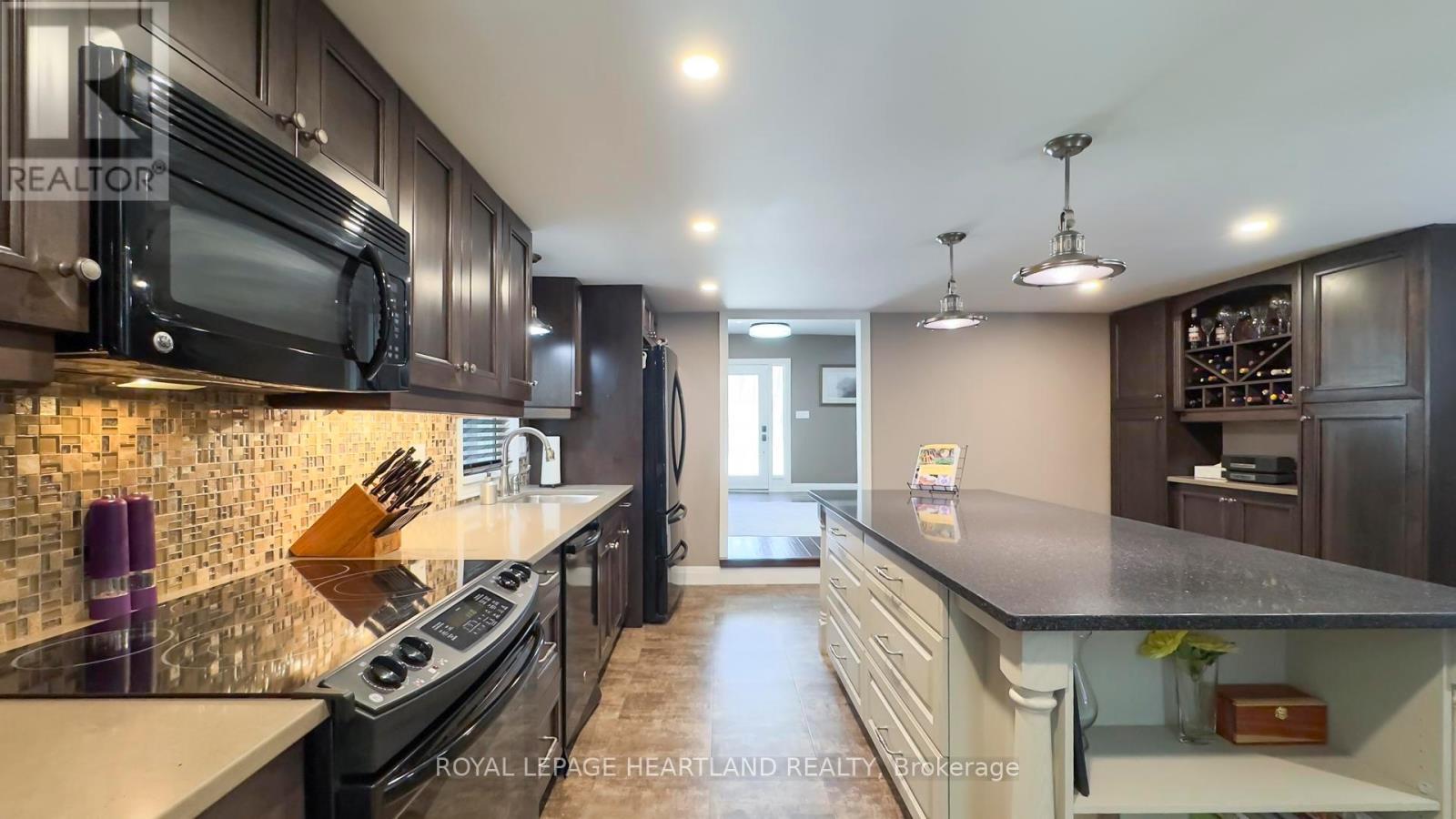 167 Dashwood Road, South Huron, Ontario  N0M 1N0 - Photo 13 - X12179286