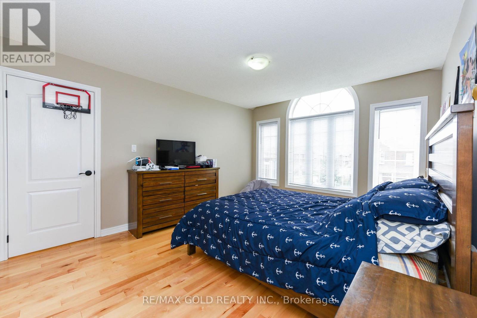 35 Amaranth Crescent, Brampton, Ontario  L7A 0L7 - Photo 12 - W12165913
