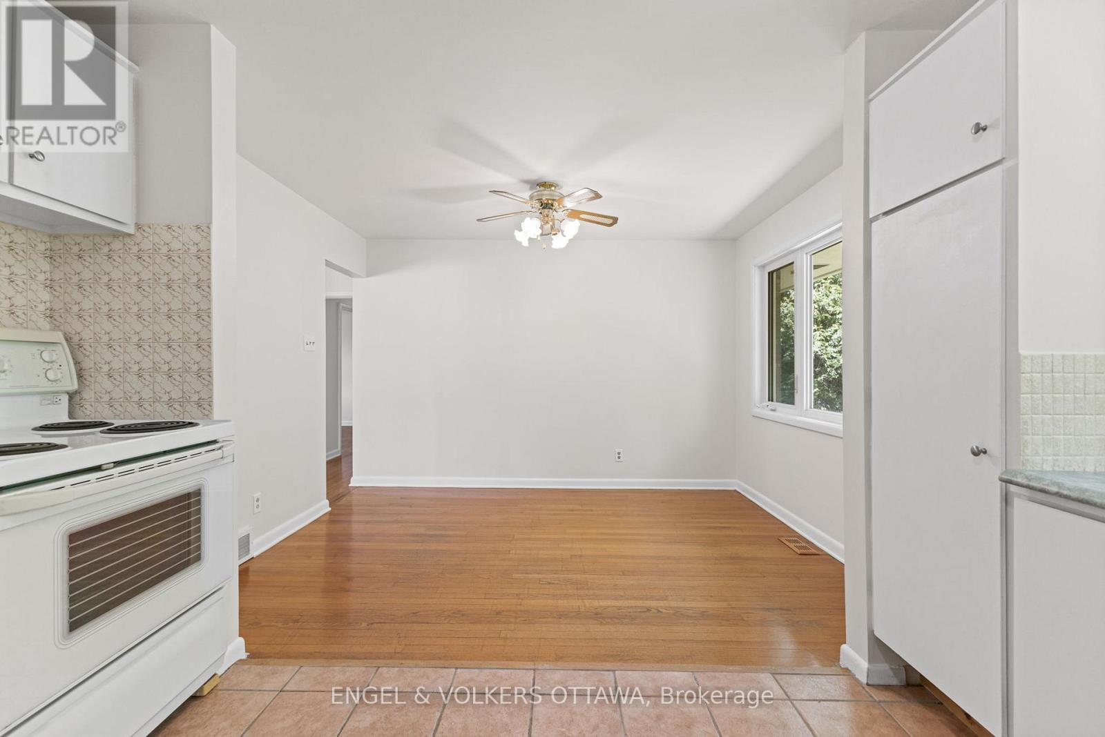 15 Majestic Drive, Ottawa, Ontario  K2G 1C5 - Photo 18 - X12179197