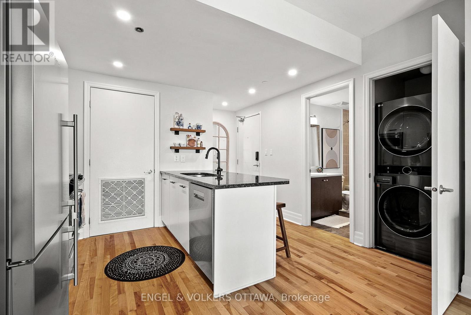 107 - 950 Marguerite Avenue, Ottawa, Ontario  K1K 3T8 - Photo 4 - X12179260