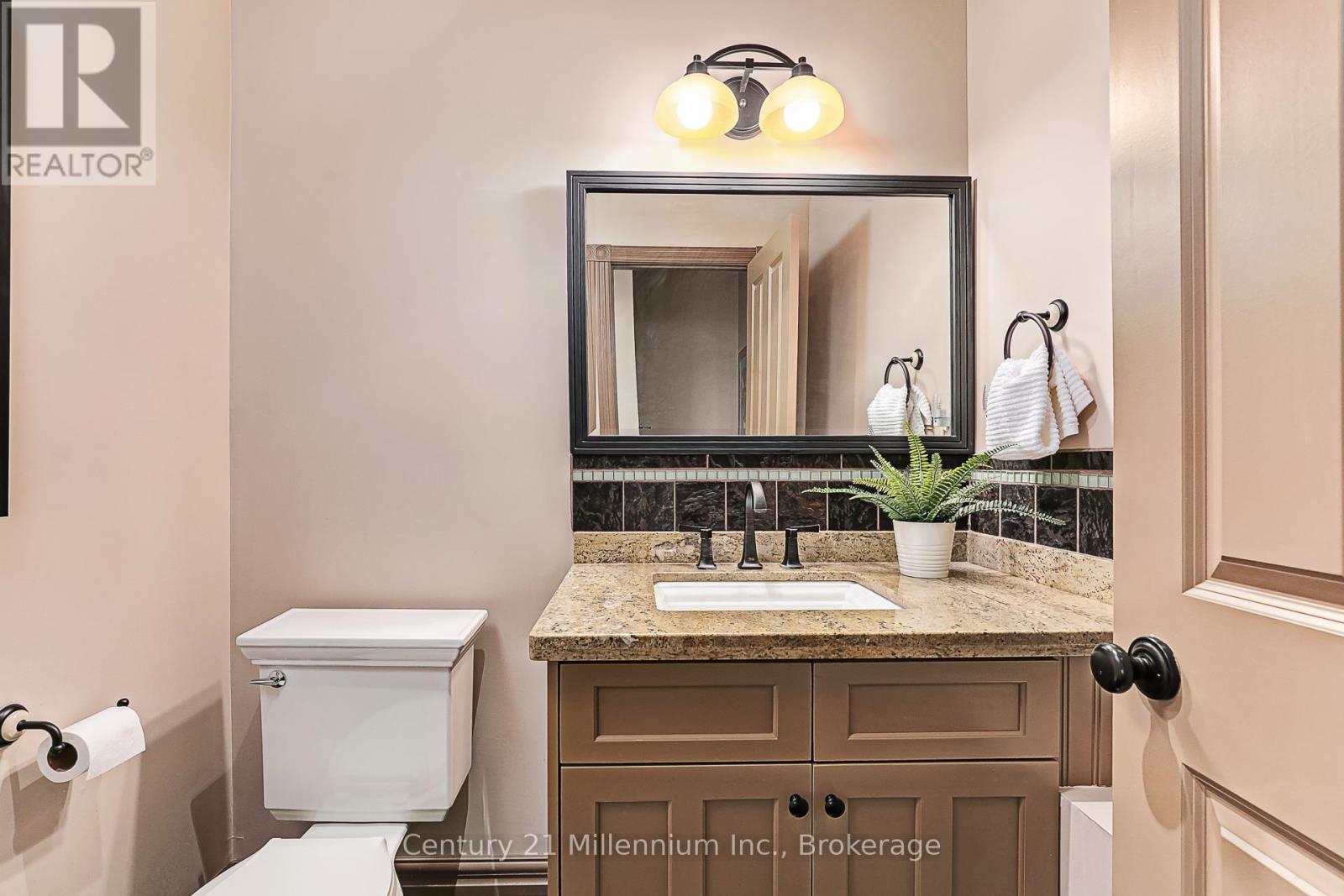 159 Snowbridge Way, Blue Mountains, Ontario  L9Y 0V1 - Photo 34 - X12179010