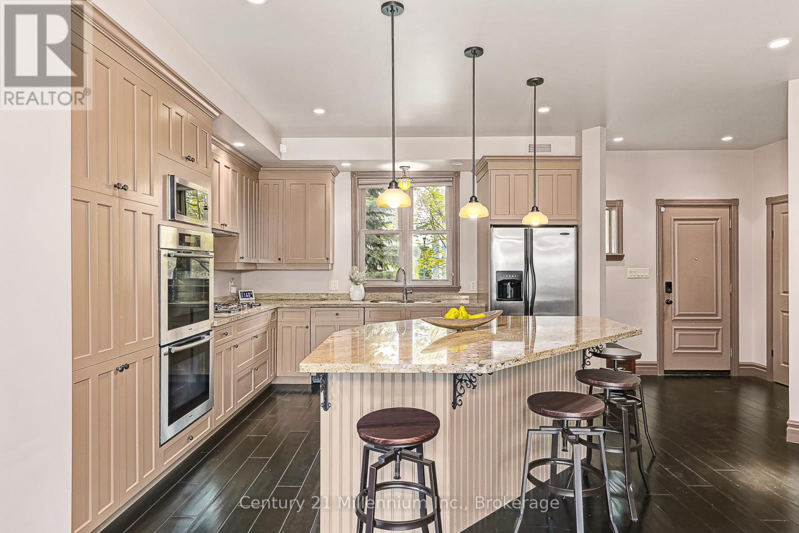 159 Snowbridge Way, Blue Mountains, Ontario L9Y 0V1 - Photo 5 - X12179010