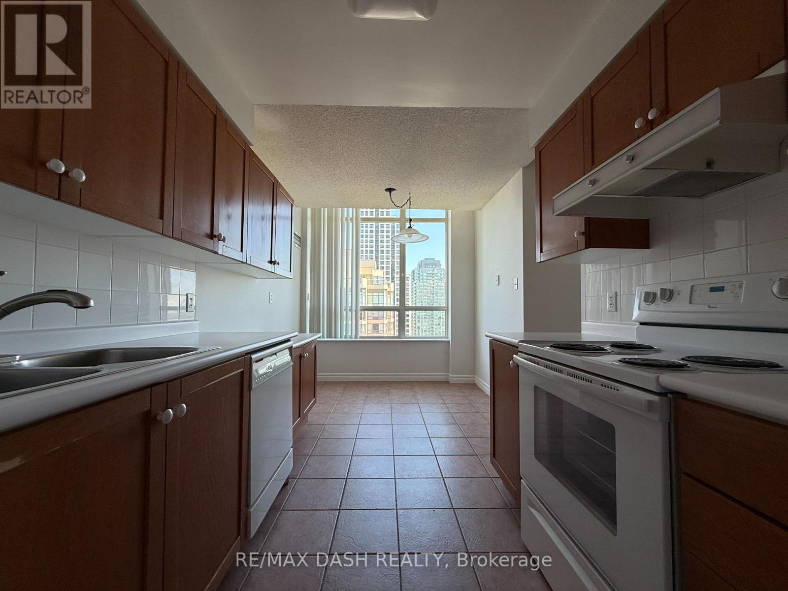 2608 - 156 Enfield Place, Mississauga (City Centre), Ontario  L5B 4L8 - Photo 7 - W12179088