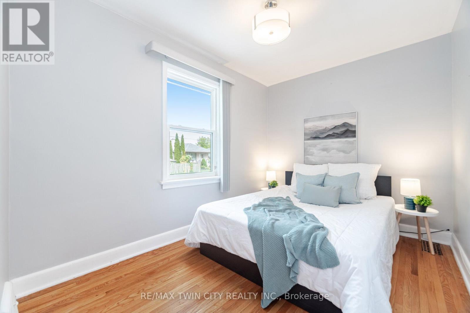 425 Lanor Avenue, Toronto (Alderwood), Ontario  M8W 2R9 - Photo 23 - W12179120