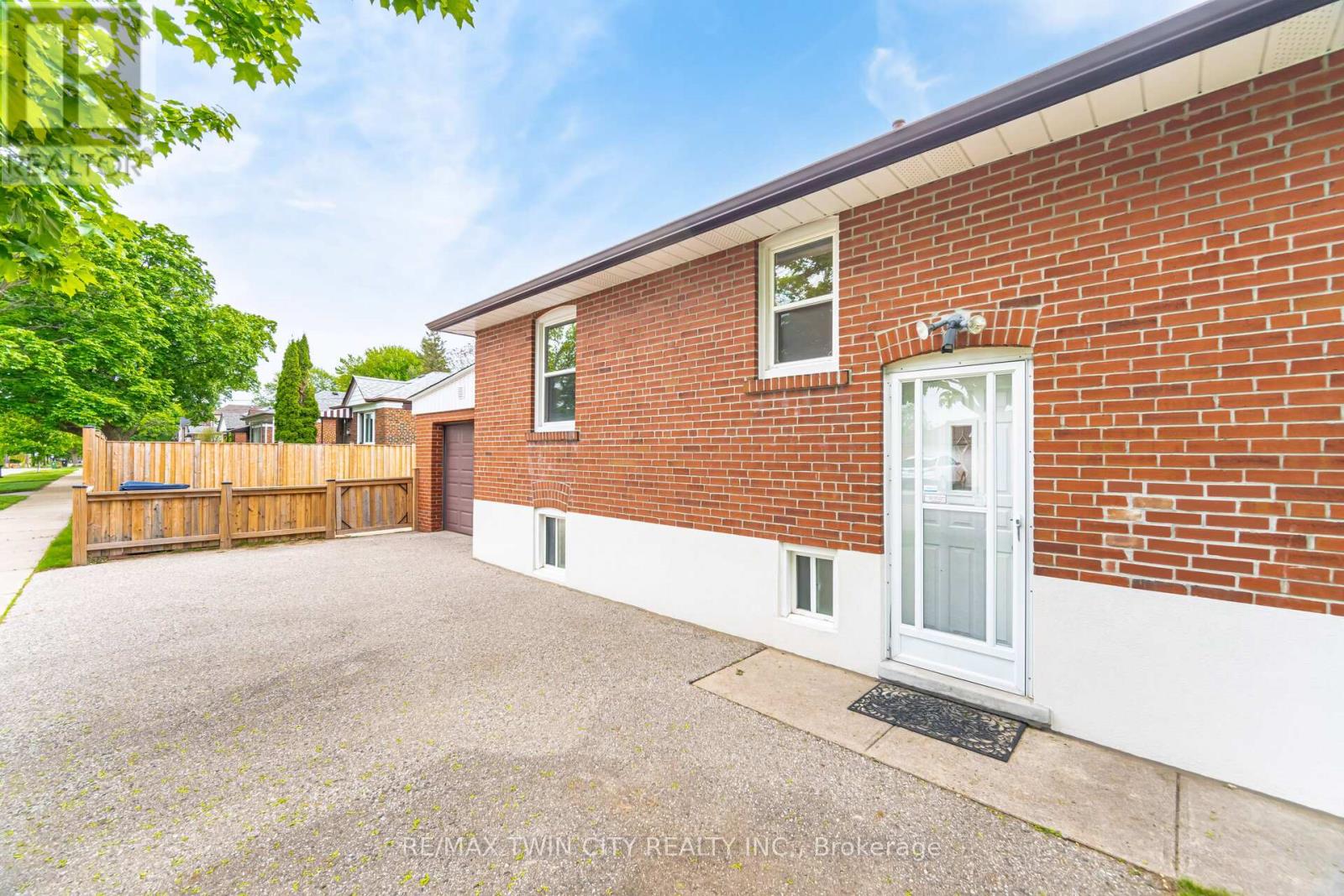 425 Lanor Avenue, Toronto (Alderwood), Ontario  M8W 2R9 - Photo 29 - W12179120