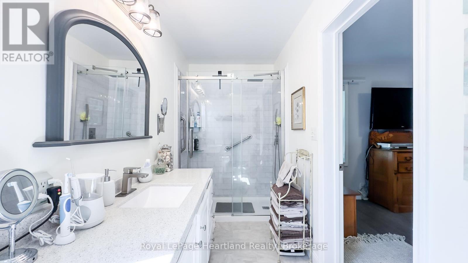 46 Algonquin Lane, Ashfield-Colborne-Wawanosh, Ontario  N7A 3Y2 - Photo 42 - X12179271