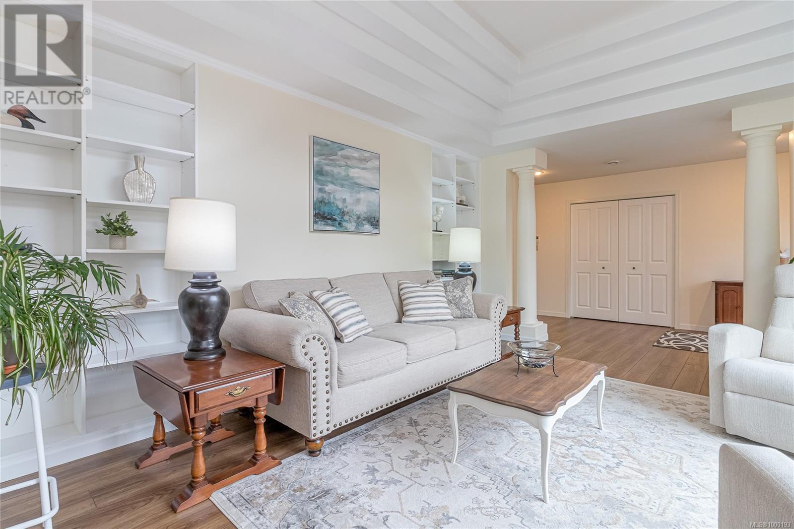 Property at 600 Nassau Cres image 4