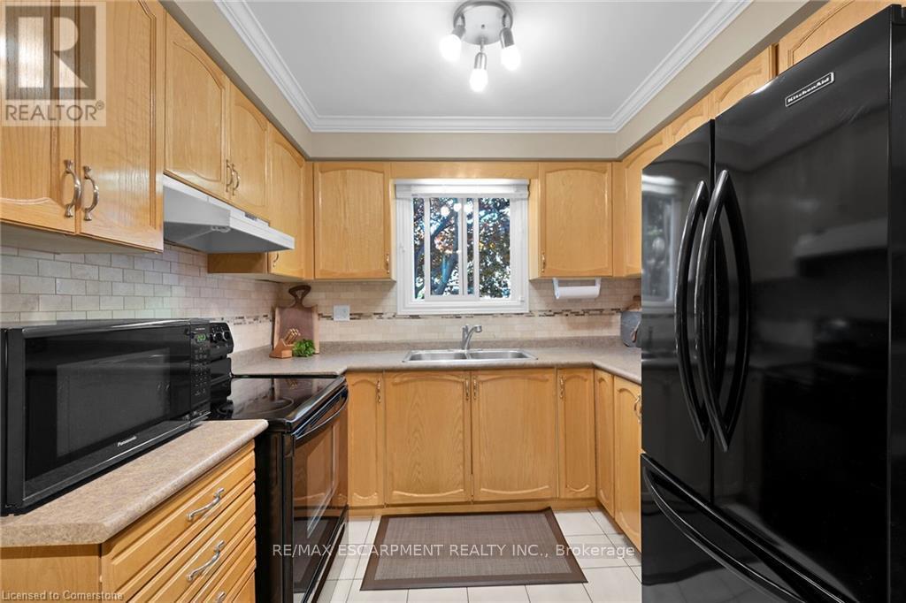 1182 Upper Wentworth Street, Hamilton (Crerar), Ontario  L9A 5G2 - Photo 9 - X12179094