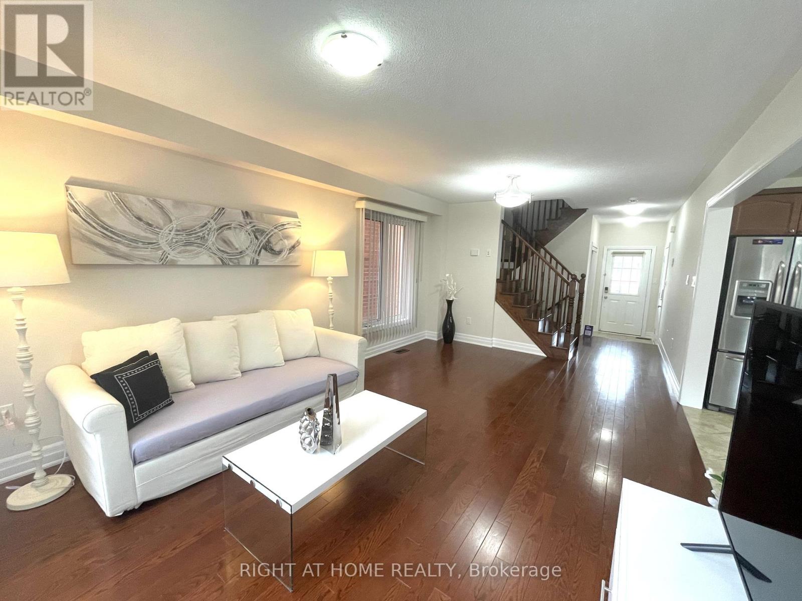 933 Asleton Boulevard, Milton, Ontario  L9T 8R8 - Photo 5 - W12152459