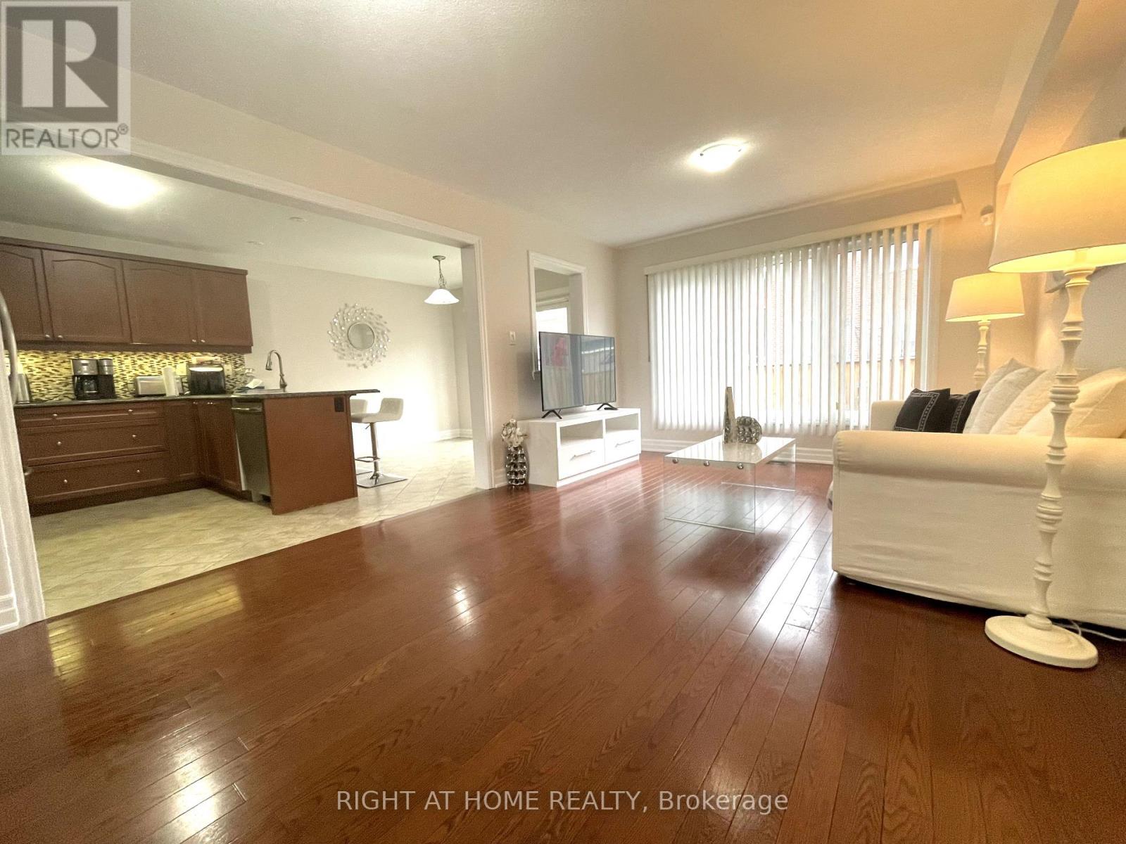 933 Asleton Boulevard, Milton, Ontario  L9T 8R8 - Photo 2 - W12152459