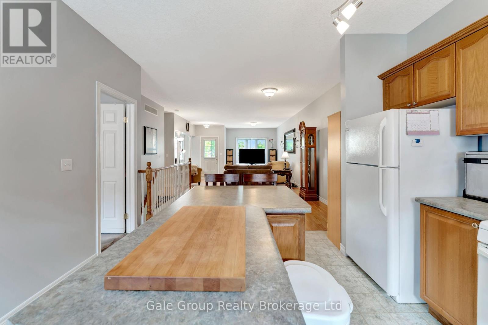 693 Southwood Way, Woodstock, Ontario  N4V 1H5 - Photo 14 - X12179282