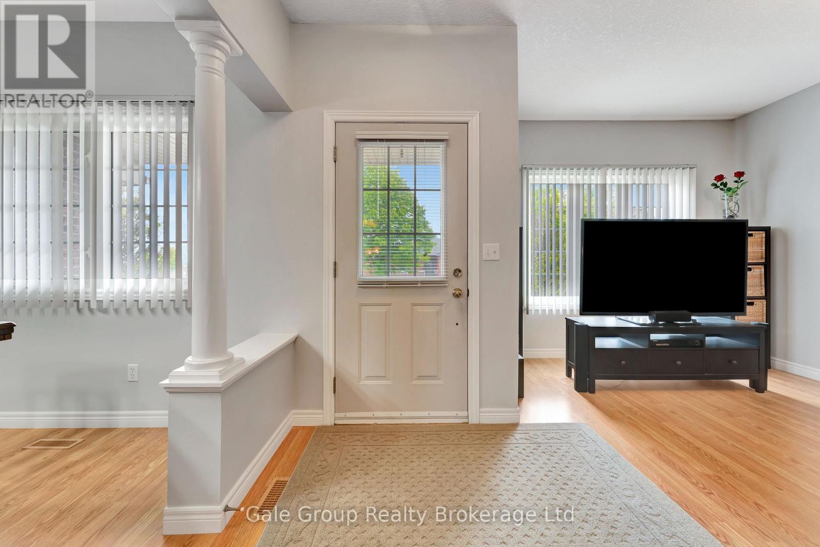 693 Southwood Way, Woodstock, Ontario  N4V 1H5 - Photo 3 - X12179282