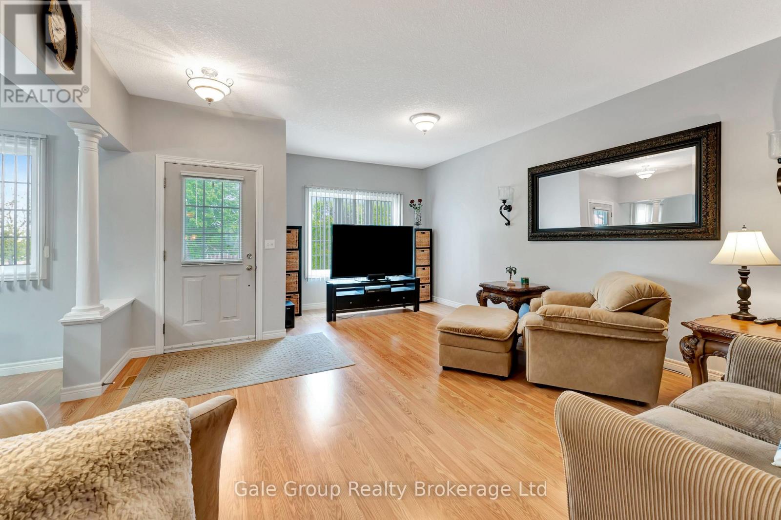 693 Southwood Way, Woodstock, Ontario  N4V 1H5 - Photo 4 - X12179282