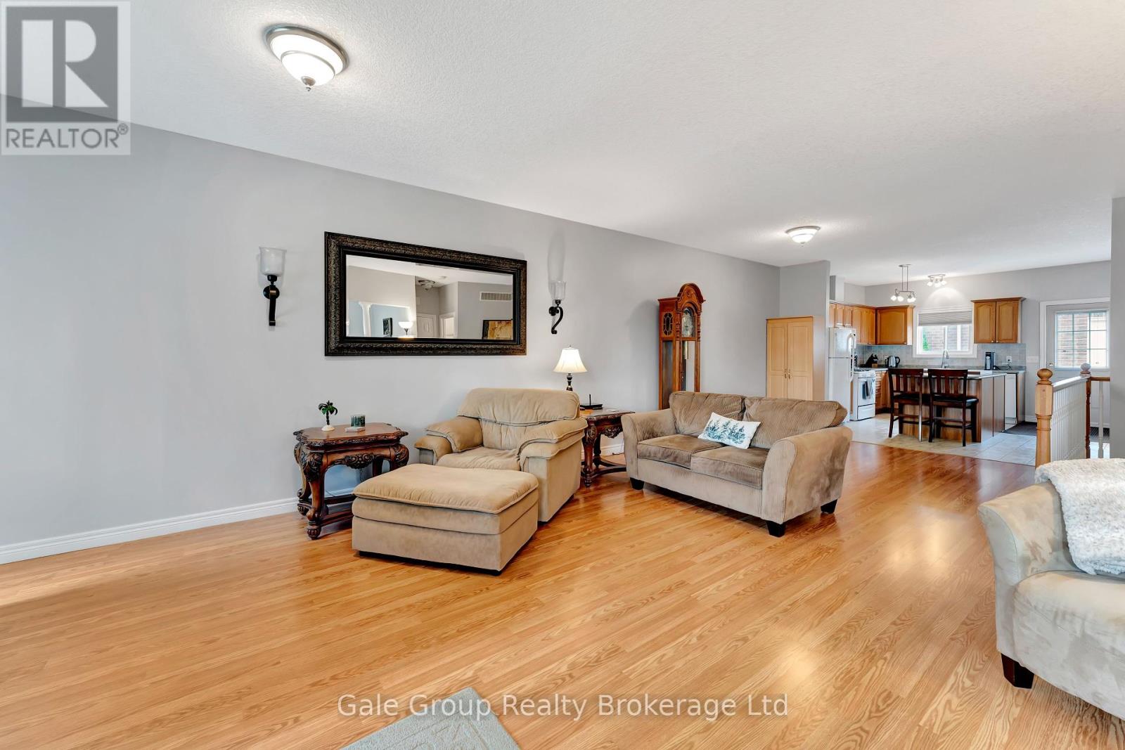 693 Southwood Way, Woodstock, Ontario  N4V 1H5 - Photo 5 - X12179282