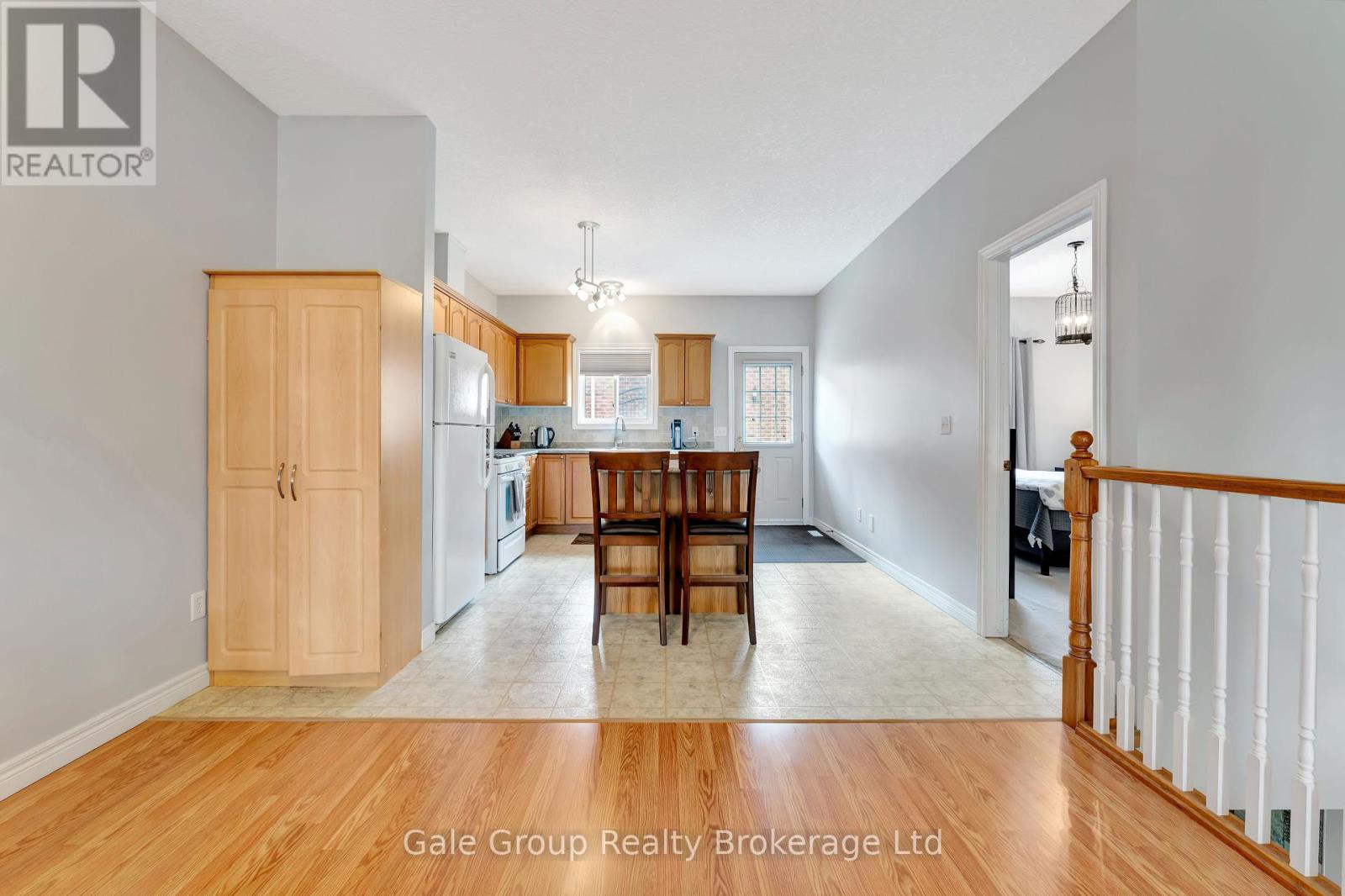693 Southwood Way, Woodstock, Ontario  N4V 1H5 - Photo 9 - X12179282