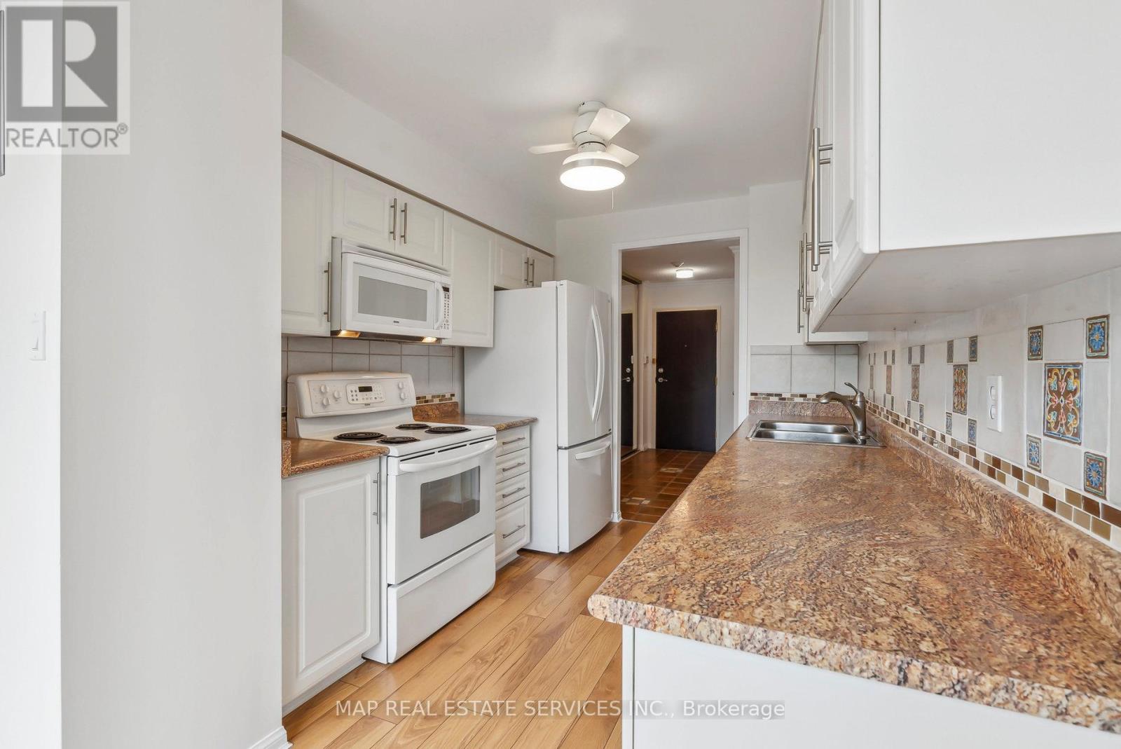 202 - 110 Promenade Circle, Vaughan, Ontario  L4J 7W8 - Photo 9 - N12177718