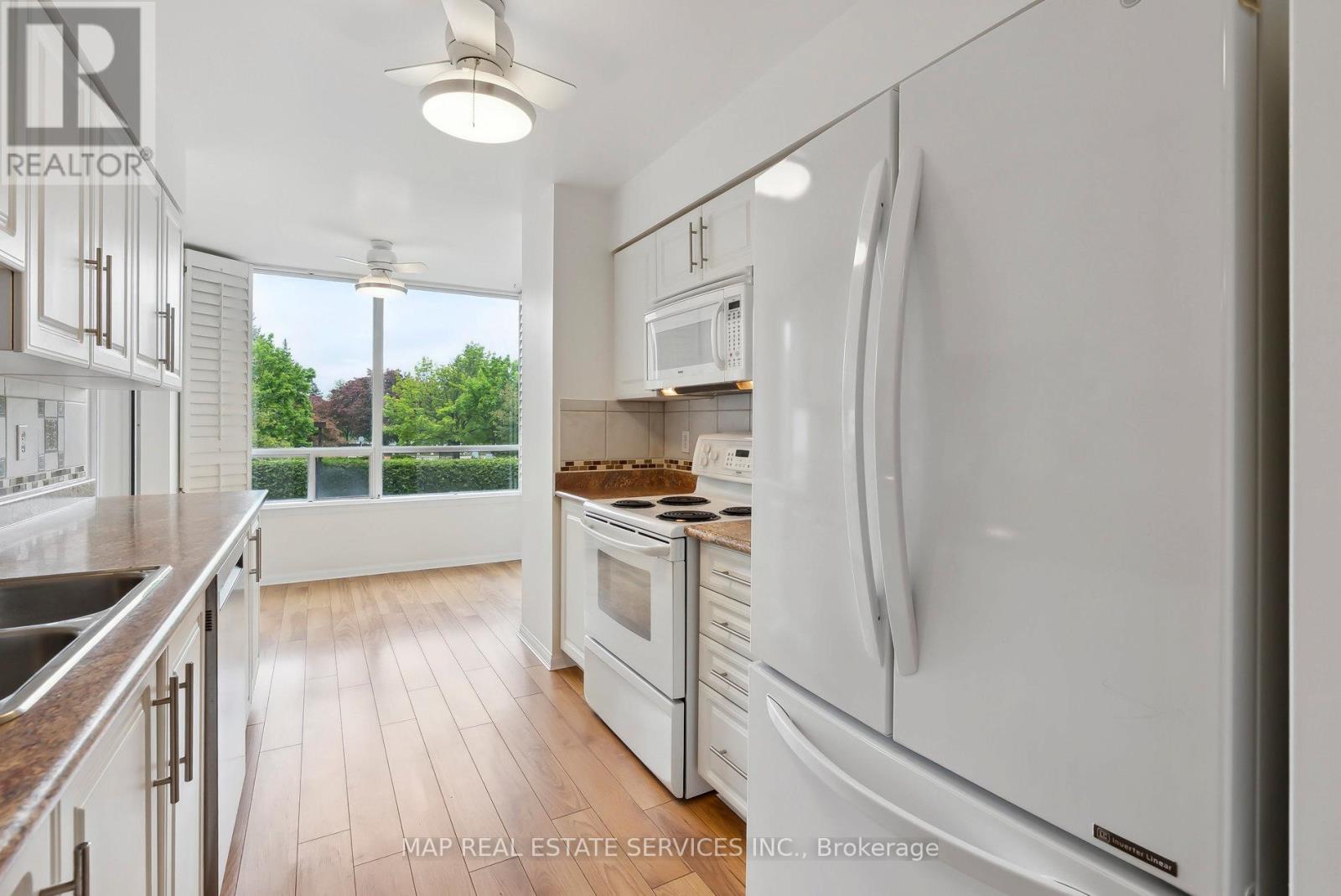 202 - 110 Promenade Circle, Vaughan, Ontario  L4J 7W8 - Photo 12 - N12177718