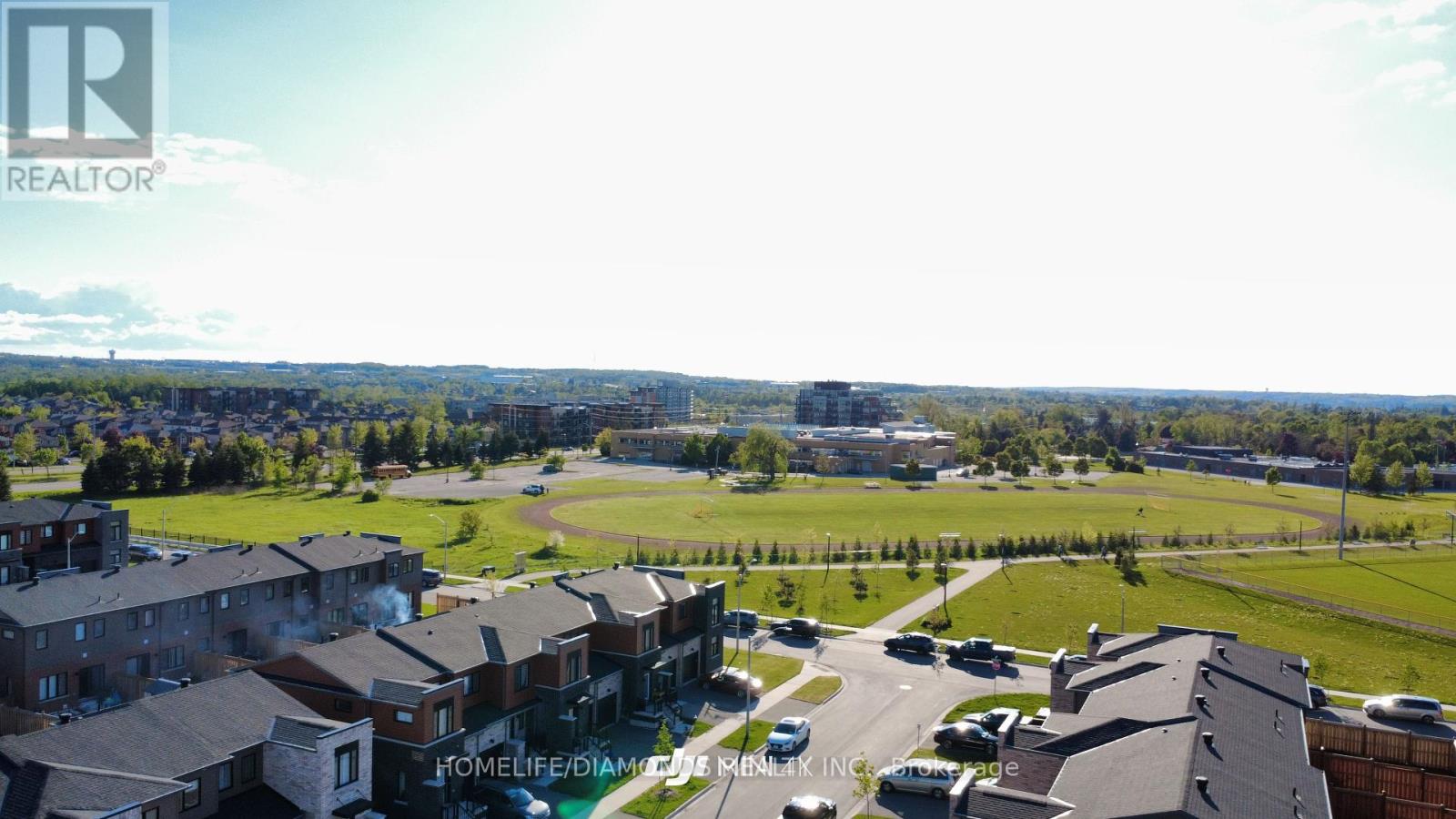 34 Westwood Avenue, Barrie, Ontario  L9J 0M6 - Photo 2 - S12176821