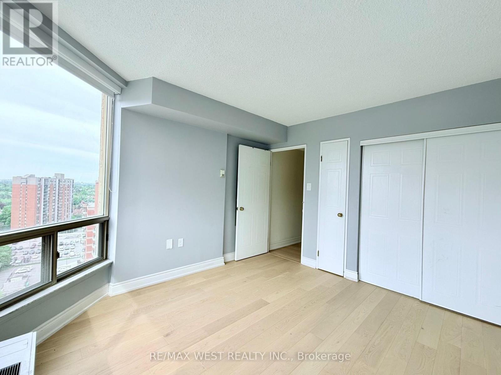 Uph1 - 25 Fairview Road W, Mississauga, Ontario  L5B 3Y8 - Photo 11 - W12097402