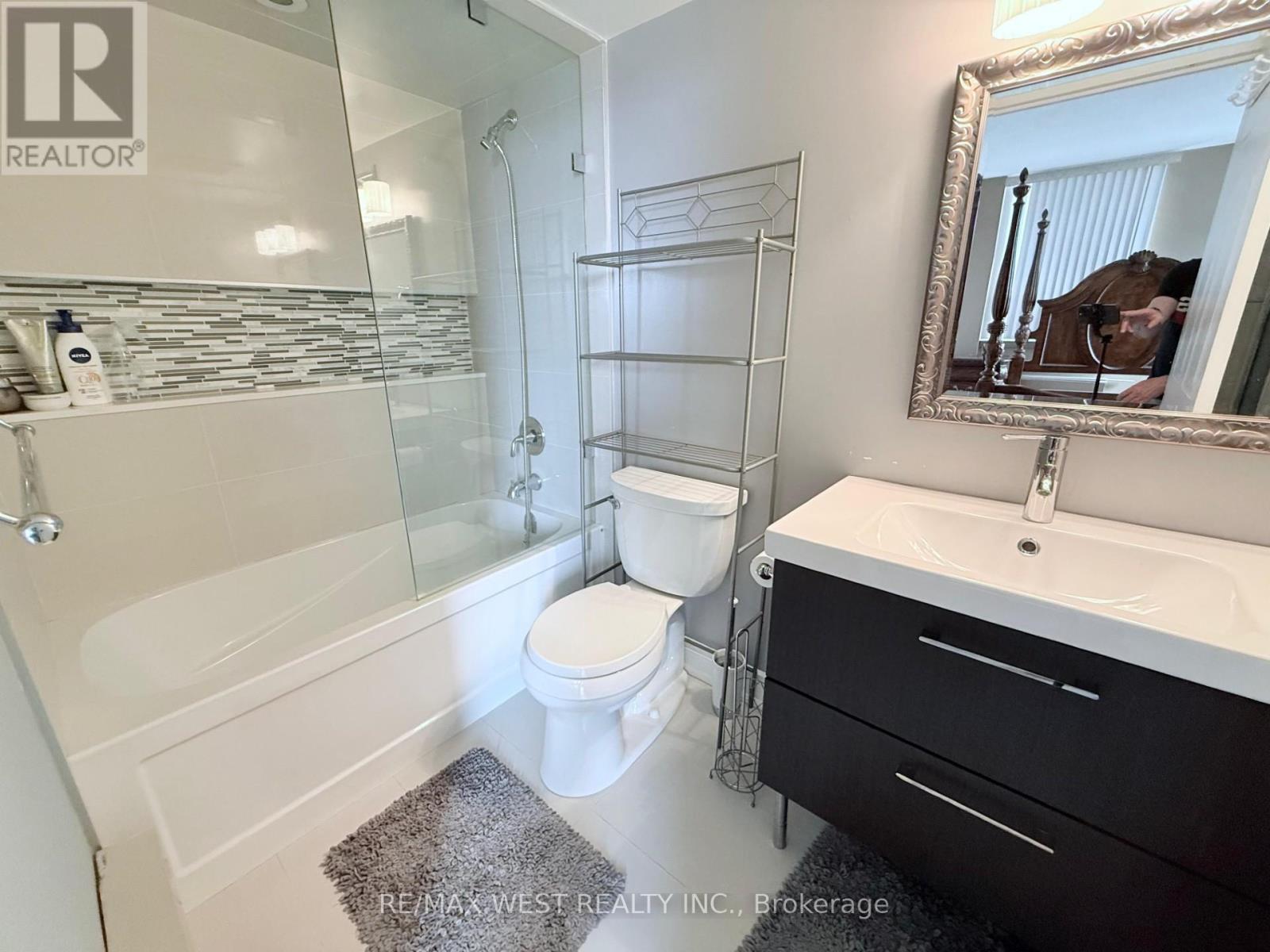 Uph1 - 25 Fairview Road W, Mississauga, Ontario  L5B 3Y8 - Photo 15 - W12097402