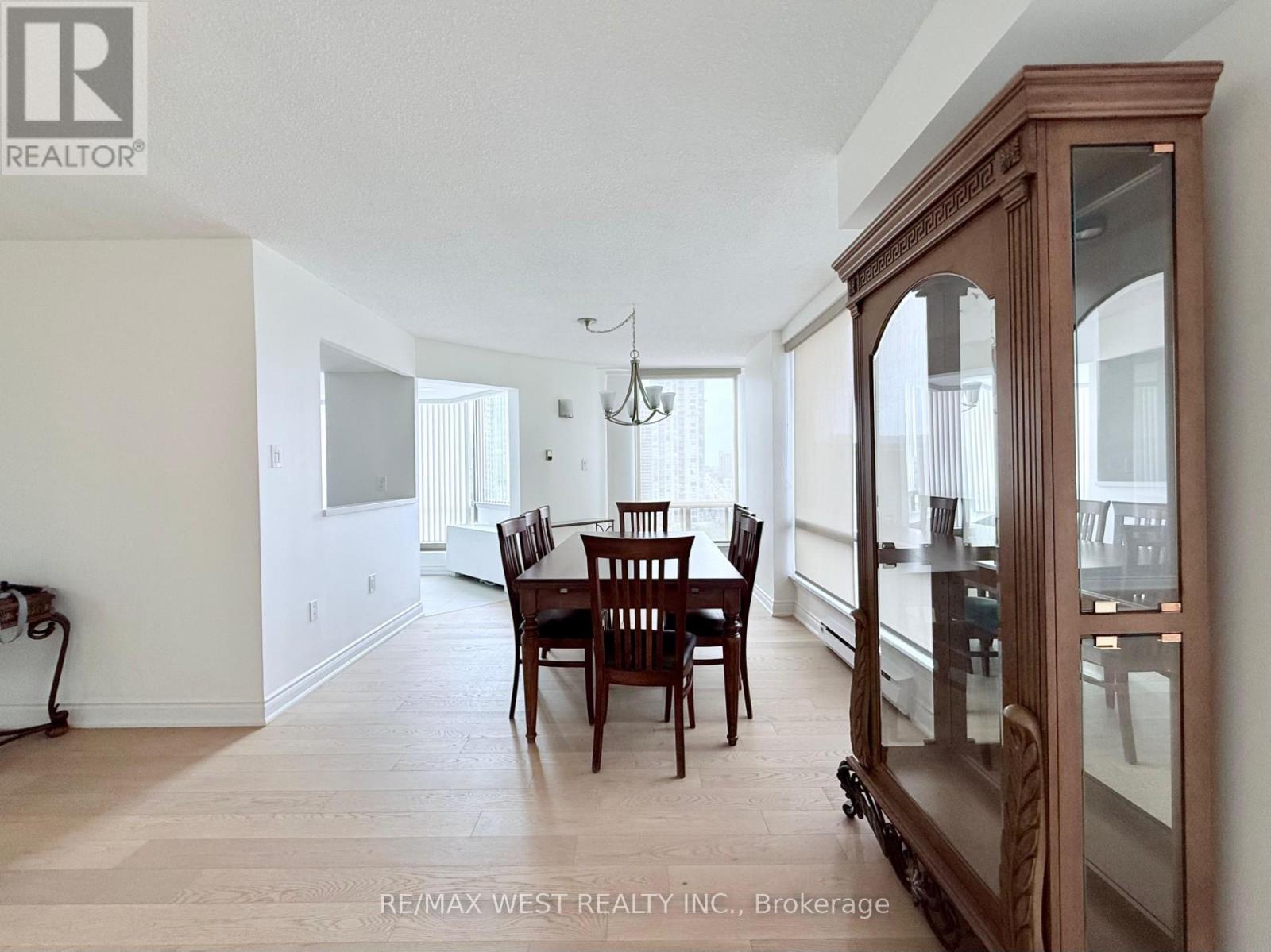 Uph1 - 25 Fairview Road W, Mississauga, Ontario  L5B 3Y8 - Photo 3 - W12097402