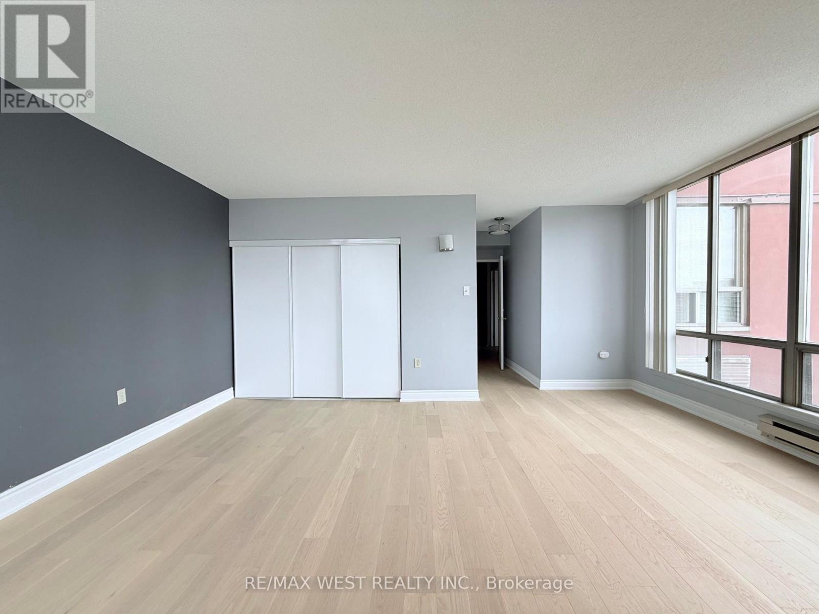 Uph1 - 25 Fairview Road W, Mississauga, Ontario  L5B 3Y8 - Photo 19 - W12097402