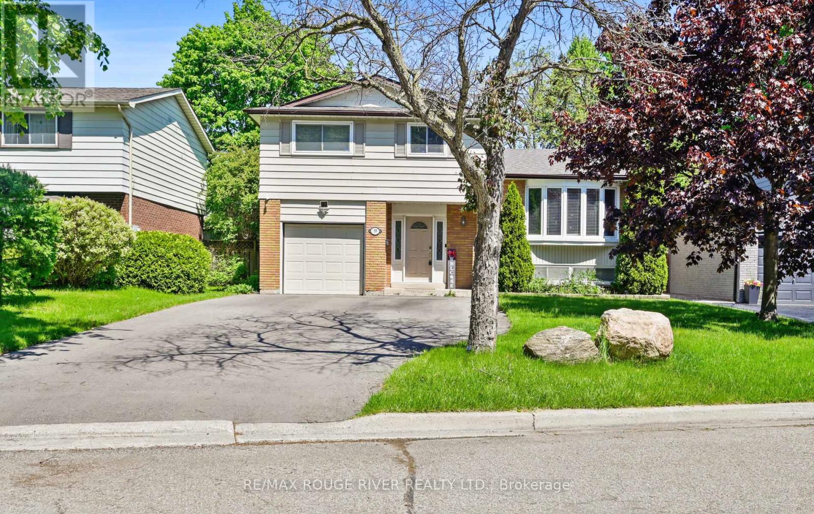 59 Calais Street, Whitby, Ontario  L1N 5M3 - Photo 3 - E12179202