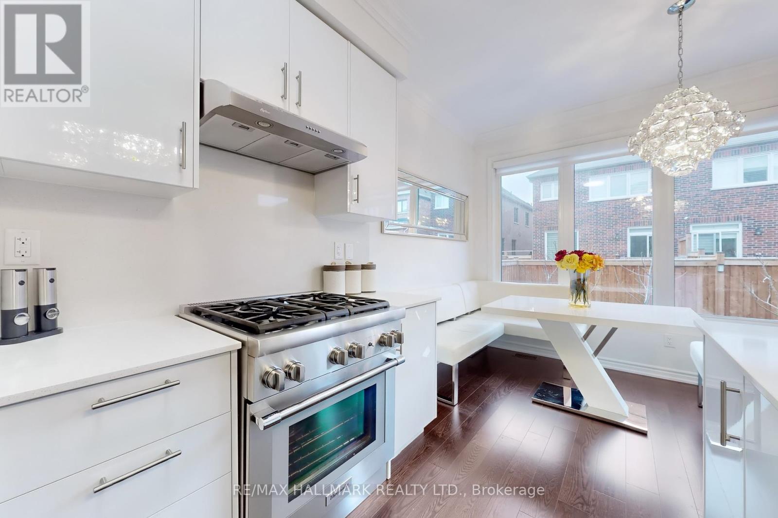 16 Huggins Drive, Whitby, Ontario  L1P 0N4 - Photo 14 - E12179272