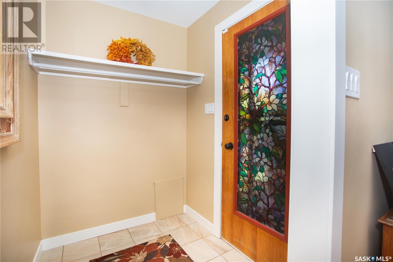 Property at 312 Bate CRESCENT image 2