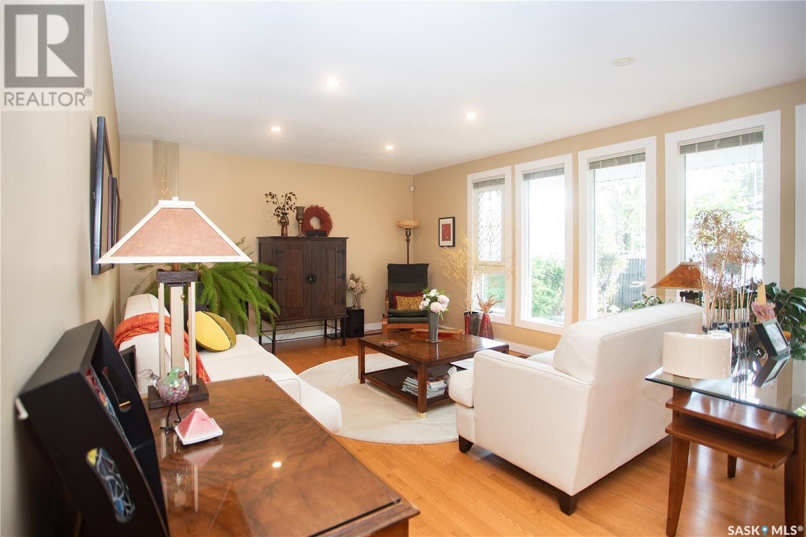 Property at 312 Bate CRESCENT image 3