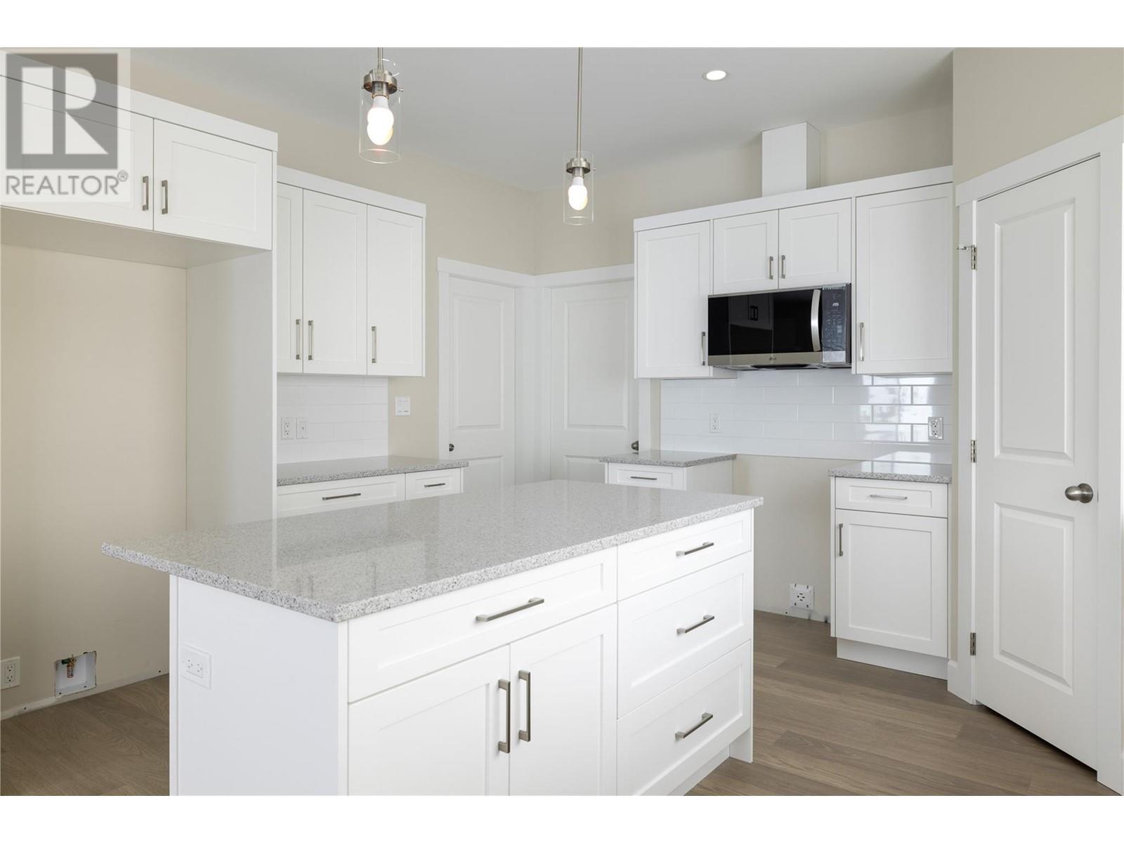 806 Cliff Avenue Unit# 102, Enderby, BC V0E1V1