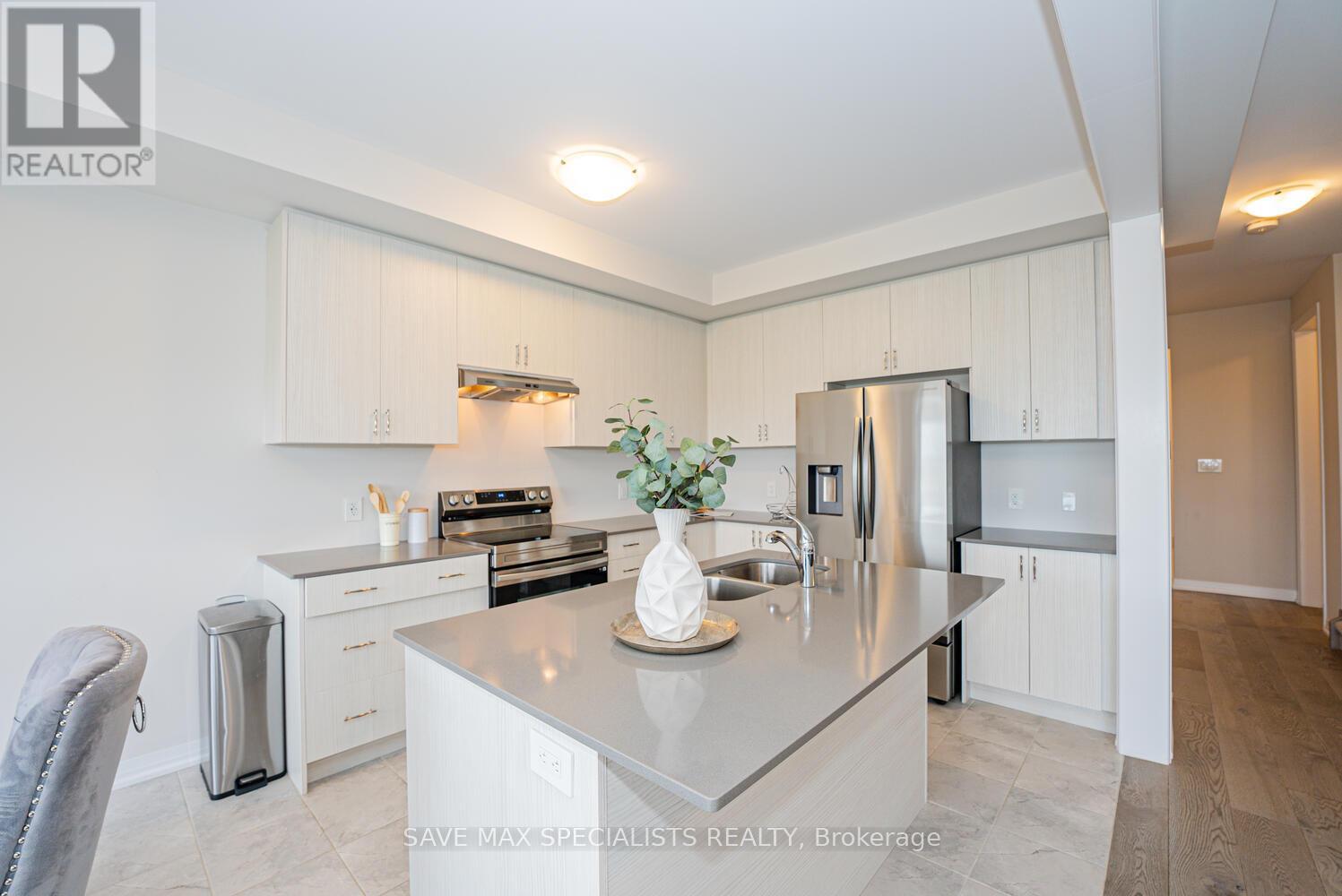 298 Newman Drive, Cambridge, Ontario  N1S 0E1 - Photo 17 - X12150092