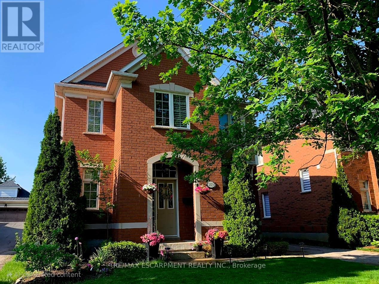 2375 Ennerdale Road, Oakville (Ro River Oaks), Ontario  L6H 6N5 - Photo 1 - W12179186