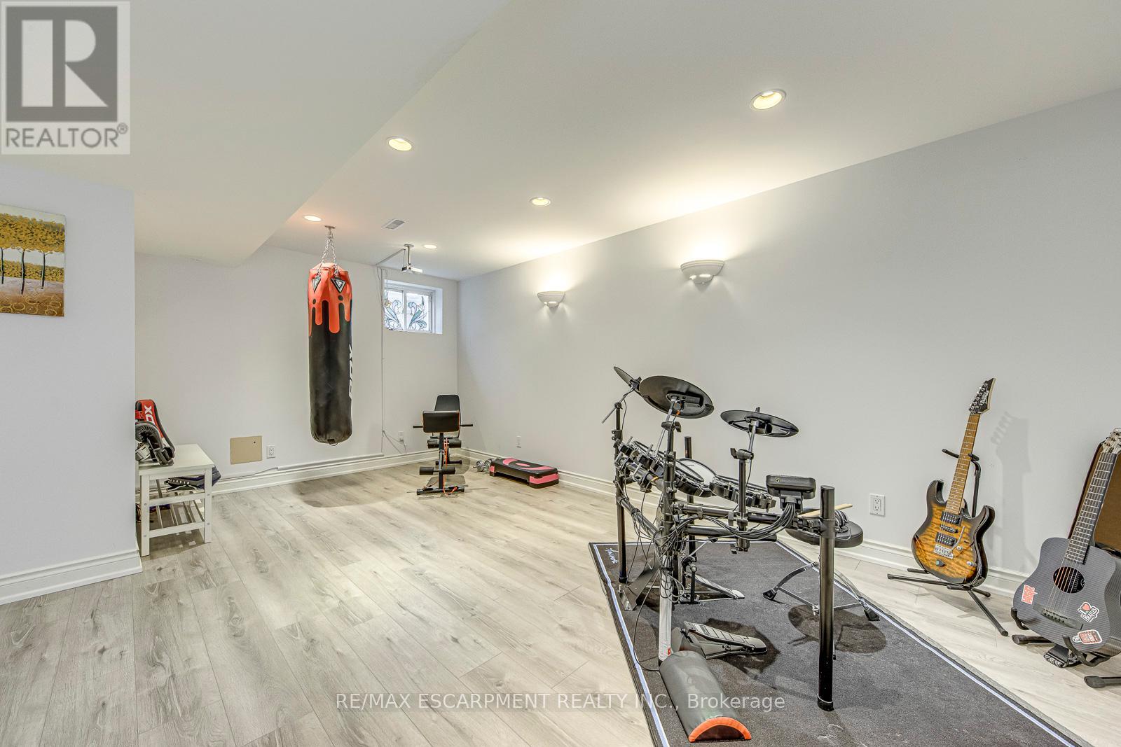 2375 Ennerdale Road, Oakville (Ro River Oaks), Ontario  L6H 6N5 - Photo 36 - W12179186