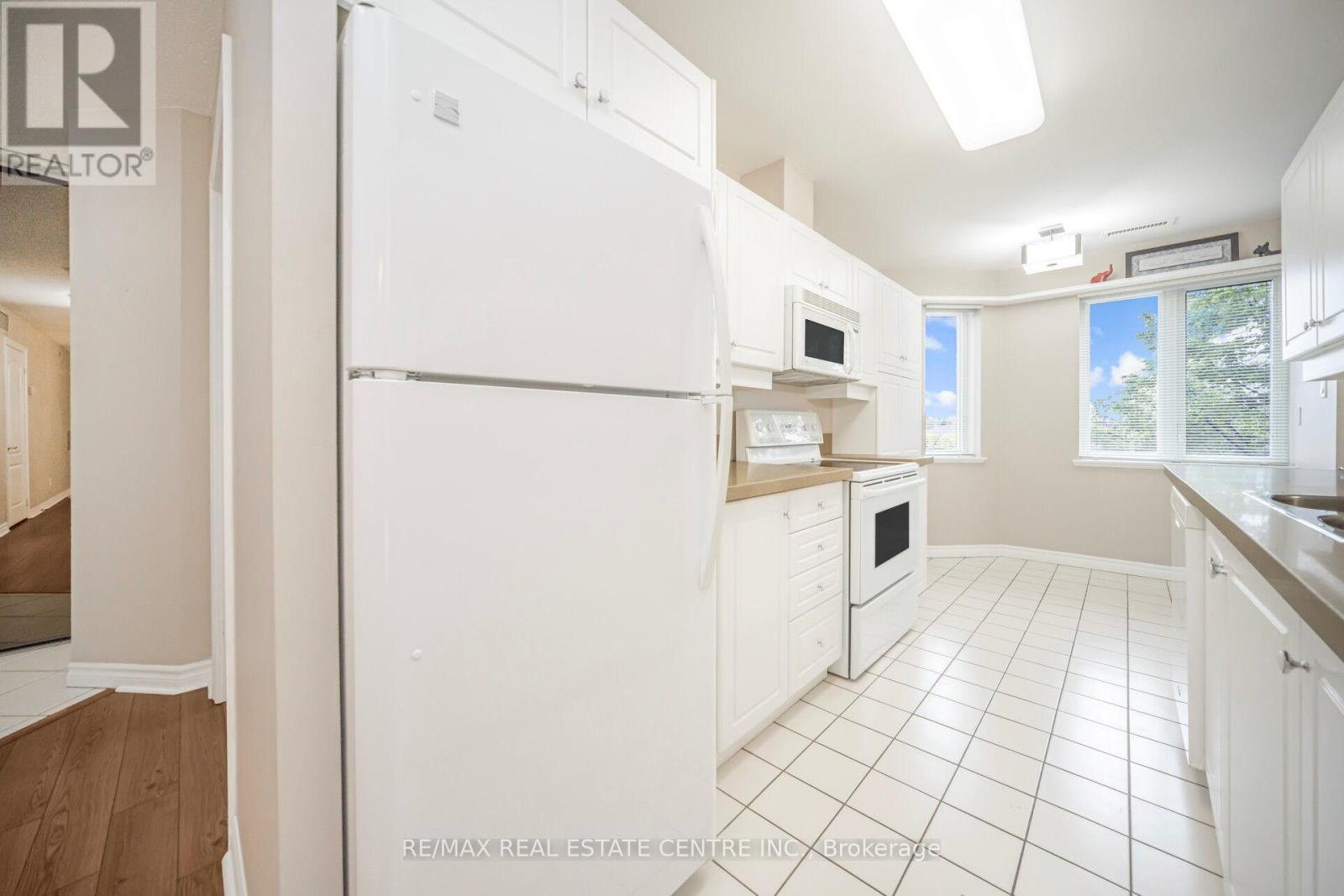 301 - 3 Dayspring Circle, Brampton, Ontario  L6P 1B7 - Photo 18 - W12179190