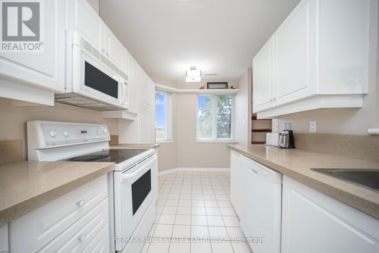 301 - 3 Dayspring Circle, Brampton, Ontario  L6P 1B7 - Photo 20 - W12179190