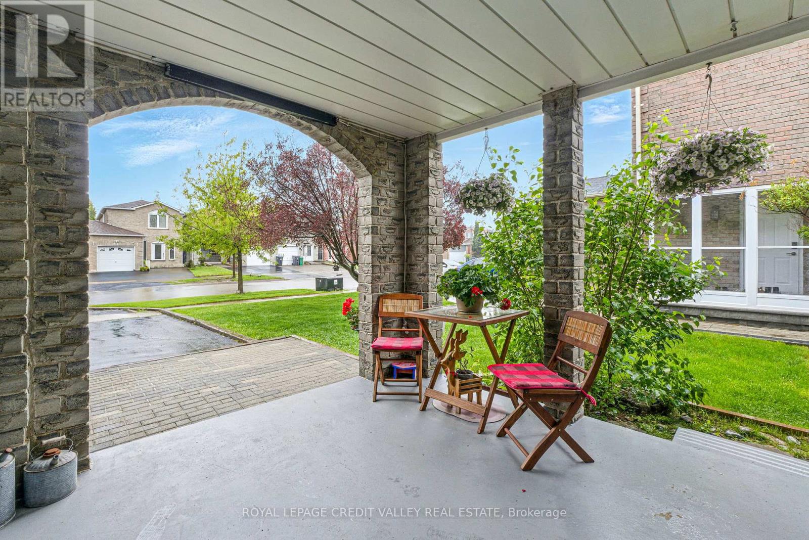 24 Sandmere Avenue, Brampton (Heart Lake West), Ontario  L6Z 4B3 - Photo 4 - W12179275