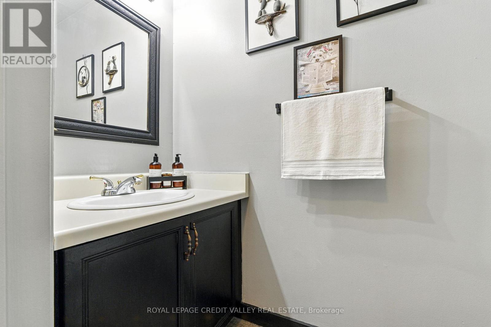24 Sandmere Avenue, Brampton (Heart Lake West), Ontario  L6Z 4B3 - Photo 7 - W12179275