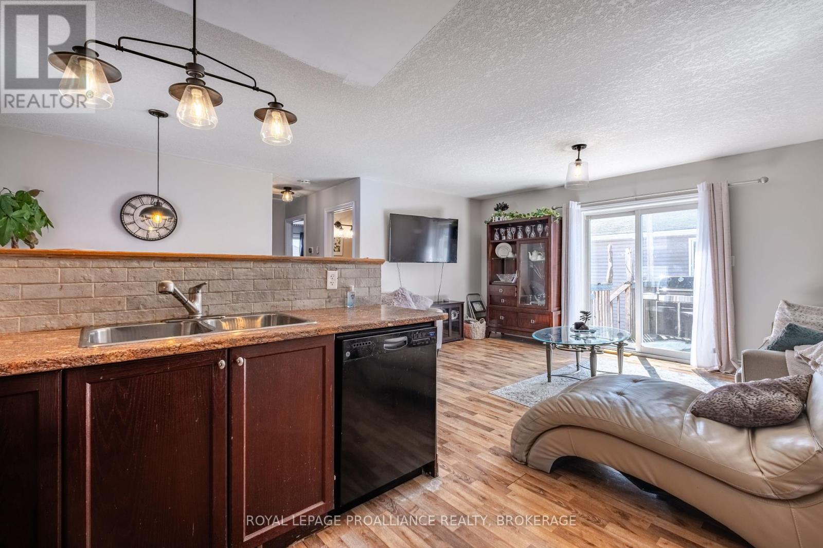 142 Islandview Drive, Loyalist, Ontario  K7N 0A5 - Photo 8 - X12179322