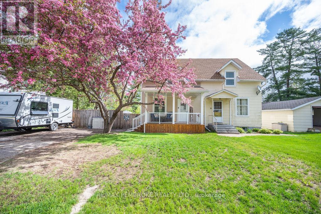10 WOLFE AVENUE, Deep River, Ontario