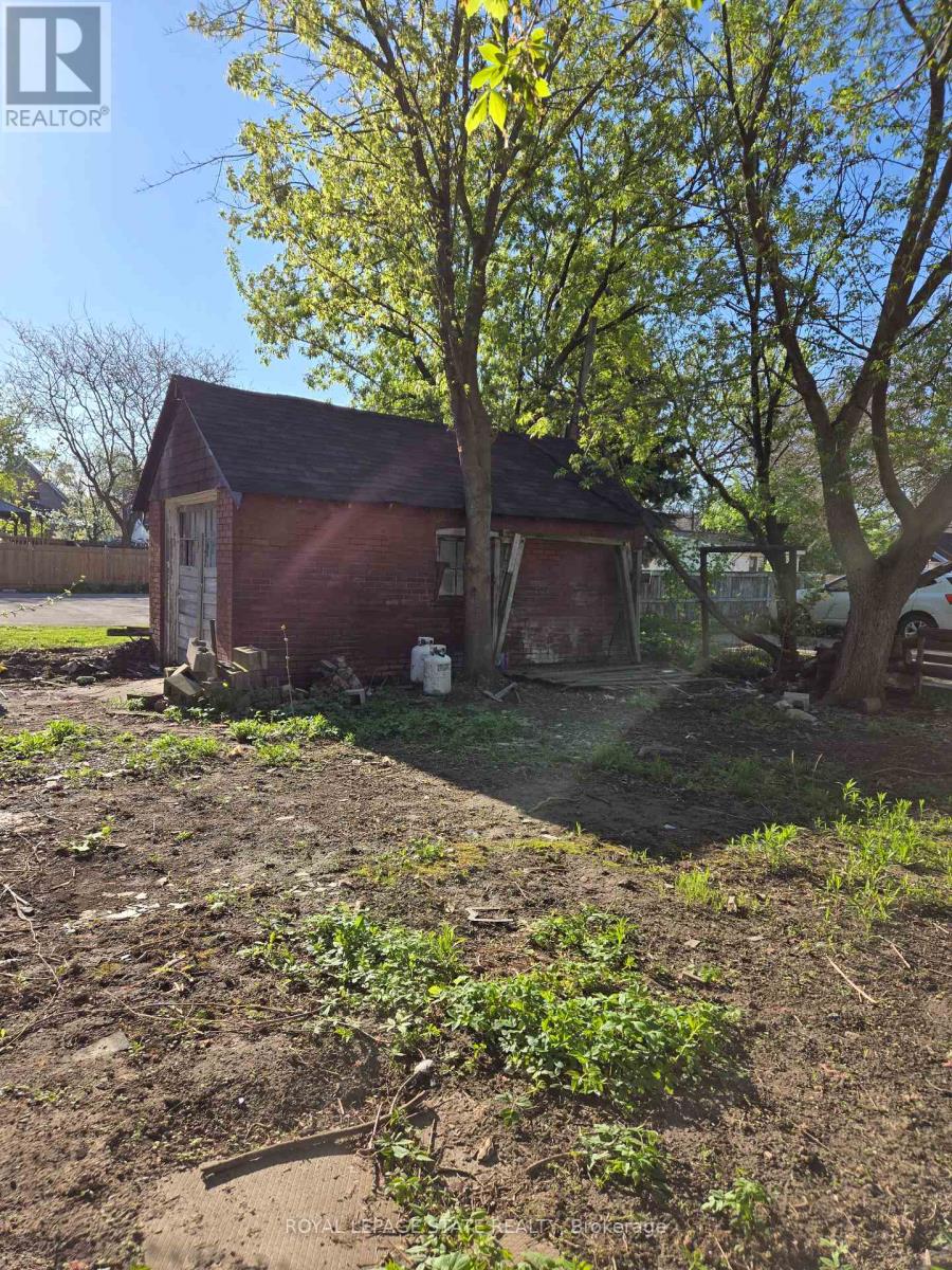 4624 Huron Street, Niagara Falls (Downtown), Ontario  L2E 2H5 - Photo 6 - X12179152