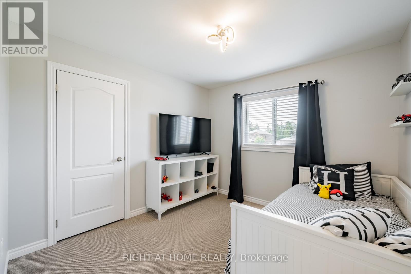 38 Claxton Crescent, Kawartha Lakes (Lindsay), Ontario  K9V 0N2 - Photo 32 - X12179259